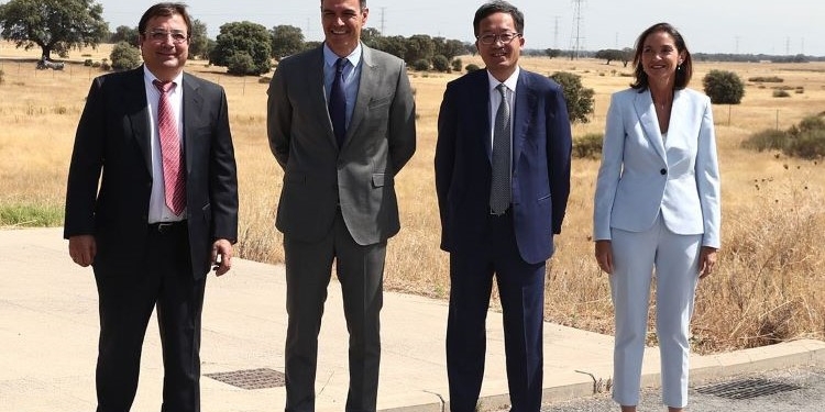 Acciona y el gigante chino Envision levantarán una gigafactoría de baterías de litio en Extremadura