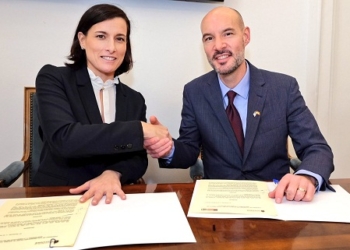 La Embajada de EEUU y el Ayuntamiento de Santander forman a niñas en ciencia y tecnología