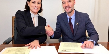 La Embajada de EEUU y el Ayuntamiento de Santander forman a niñas en ciencia y tecnología