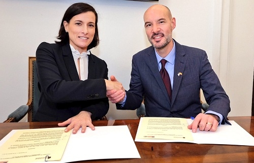 La Embajada de EEUU y el Ayuntamiento de Santander forman a niñas en ciencia y tecnología