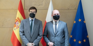 González-Barba aborda la migración y la pandemia con los países de Visegrado