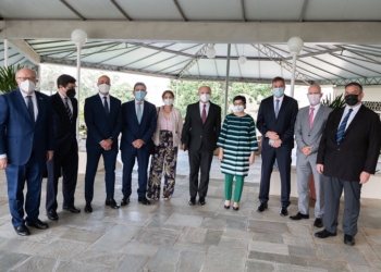 Laya inicia su viaje a Brasil reuniéndose con las empresas españolas y con el Cervantes