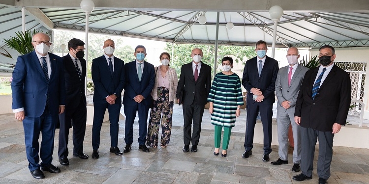 Laya inicia su viaje a Brasil reuniéndose con las empresas españolas y con el Cervantes