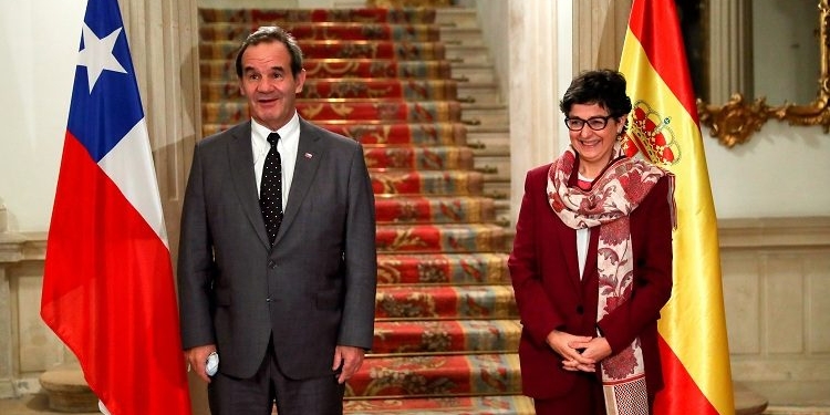 El Gobierno desea retomar el viaje de los Reyes a Chile, suspendido por el COVID