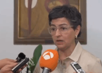 González Laya admite que el pacto migratorio “se queda corto” respecto a la postura española