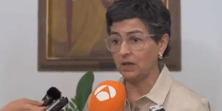 González Laya admite que el pacto migratorio “se queda corto” respecto a la postura española