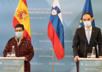 González Laya defiende ante la prensa eslovena que España es “una democracia plena”