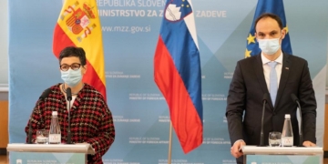 González Laya defiende ante la prensa eslovena que España es “una democracia plena”