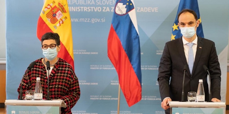 González Laya defiende ante la prensa eslovena que España es “una democracia plena”