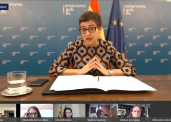 La ministra de Exteriores afirma que el COVID-19 está “agravando la brecha de género”