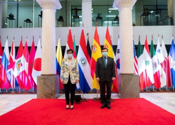 González Laya anuncia el próximo envío a Paraguay de material médico contra el COVID