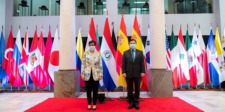 González Laya anuncia el próximo envío a Paraguay de material médico contra el COVID