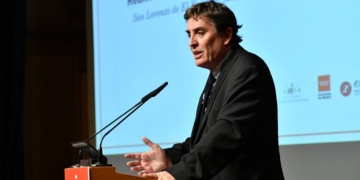 García Montero pide que el Gobierno, “esté quien esté”, siga apoyando al Cervantes