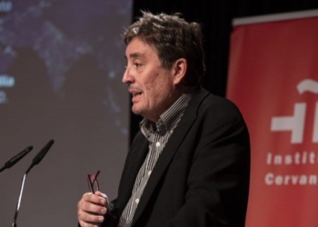 El director del Cervantes inicia una intensa actividad institucional y cultural en Chile