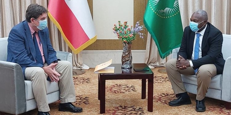 García Montero aborda en Malabo la apertura de un Observatorio del Español en África