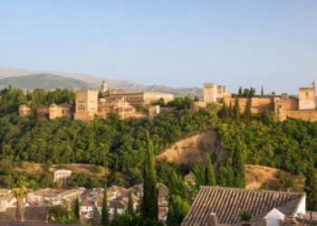 Granada acoge desde hoy la reunión anual de directores del Cervantes, inaugurada por la Reina