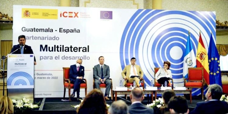 España insta a Guatemala a diversificar sus exportaciones a la UE
