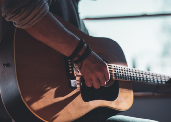 TOP 5 grandes canciones para tocar si eres un guitarrista principiante