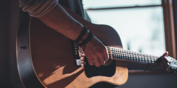 TOP 5 grandes canciones para tocar si eres un guitarrista principiante