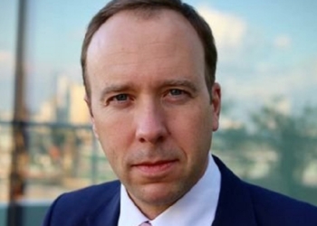 Londres podría relajar las restricciones a los británicos vacunados que viajen a España