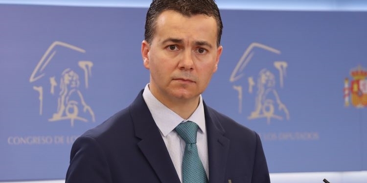 Maniobra del PSOE para evitarle un nuevo traspiés parlamentario a Sánchez antes de viajar a Rabat