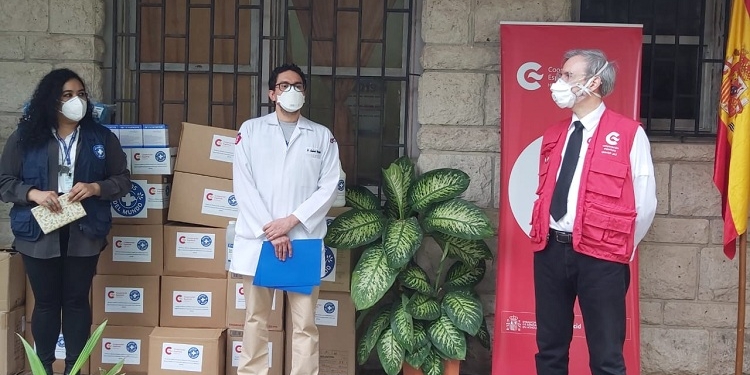 El embajador de España entrega material contra el COVID-19 en Honduras