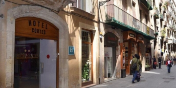 La Embajada de Israel califica de «brutal y antisemita» la ocupación de un hotel de Barcelona vinculado a un israelí