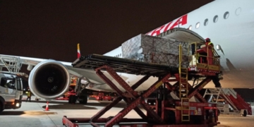 Llega a España el primer avión del corredor aéreo sanitario de Iberia con China