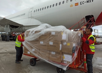 El corredor aéreo sanitario de Iberia ha traído ya más de 300 toneladas de material