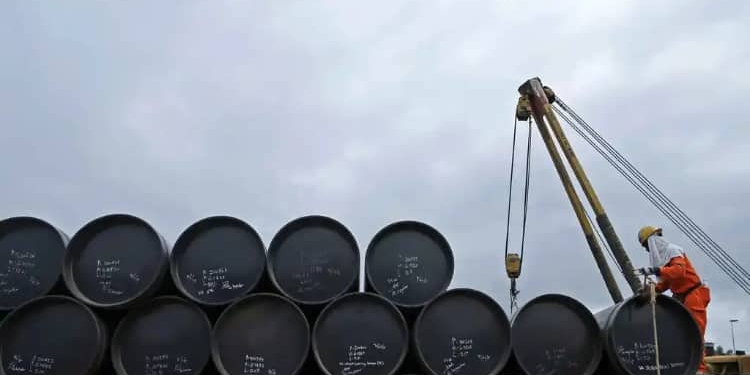 Las importaciones de crudo a España se disparan un 27,4% en junio