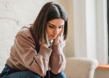 España es el segundo país menos feliz de Europa, aunque mucho más feliz que en 2020