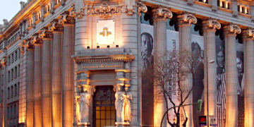 Bonet pide para el Instituto Cervantes un estatuto similar al del Prado