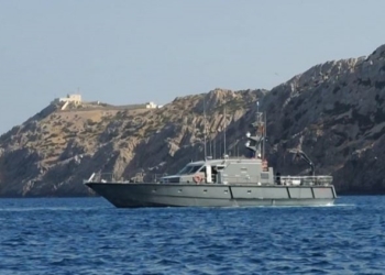 La Royal Navy intercepta a un patrullero de la Armada durante unas maniobras en Gibraltar