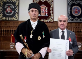 Mariano Jabonero recibe la Medalla Honorífica de la Universidad de Alcalá de Henares