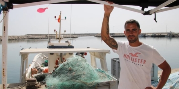 La Fiscalía de Gibraltar pide a la Policía que no detenga aún al pescador de La Línea
