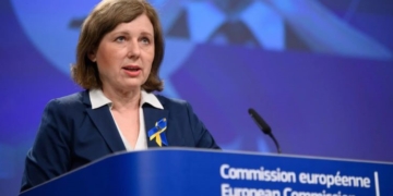 Vera Jourová sustituirá a Reynders en la mediación entre PP y PSOE para renovar el CGPJ