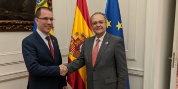 De Laiglesia insta a Arreaza a reforzar la cooperación de Venezuela con Bachelet