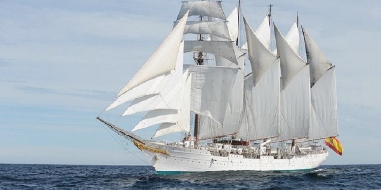 El Juan Sebastián Elcano llega a Filipinas 500 años después de la primera vuelta al mundo