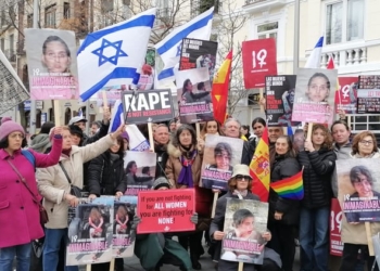 Mujeres judías se quejan a la ministra de Igualdad del uso de la bandera palestina en el 8M