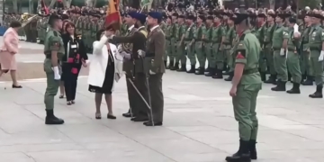 Defensa organiza una Jura de Bandera para personal civil en la Plaza de Oriente de Madrid