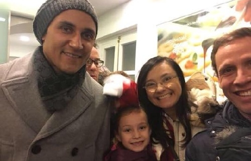 El candidato presidencial oficialista arrasa entre los costarricenses de España