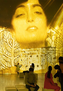Continúa durante agosto la muestra ‘Klimt. La experiencia inmersiva’