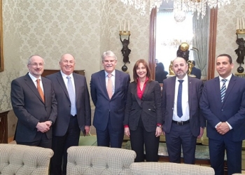 Dastis asegura a una delegación de la Knesset que España colaborará en el proceso de paz