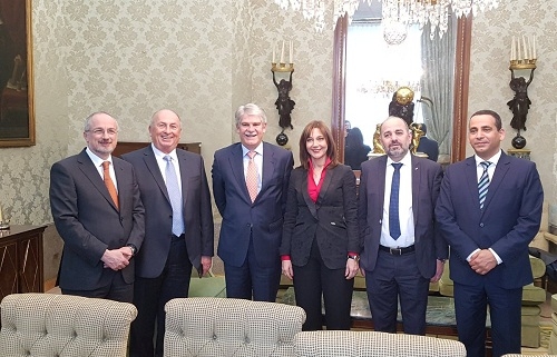 Dastis asegura a una delegación de la Knesset que España colaborará en el proceso de paz