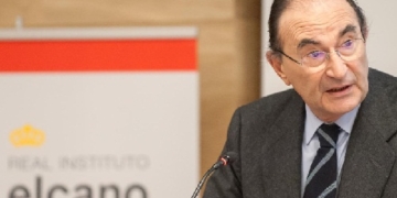 Lamo de Espinosa recibe el Premio Nacional de Sociología y Ciencia Política