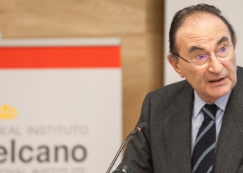 Exteriores concede a Emilio Lamo de Espinosa la Gran Cruz de Isabel la Católica