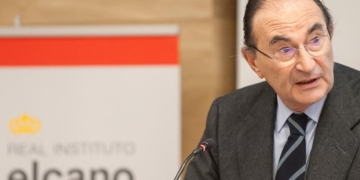 Exteriores concede a Emilio Lamo de Espinosa la Gran Cruz de Isabel la Católica