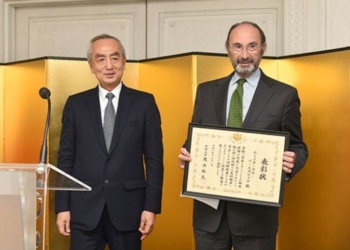 Japón condecora a Lamo de Espinosa por su contribución a las relaciones bilaterales