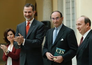 El Rey entrega el Premio Nacional de Sociología y Ciencia Política a Lamo de Espinosa