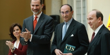 El Rey entrega el Premio Nacional de Sociología y Ciencia Política a Lamo de Espinosa